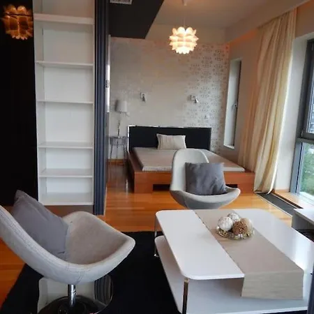 Imádnivaló Medencés Hotellakás Szaunával. Apartamento