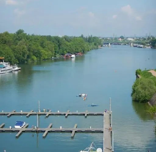 Imadnivalo Medences Hotellakas Szaunaval. Apartment Budapest